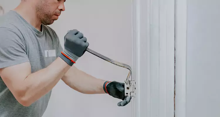 Cracked Door Jamb Repair in North Miami, FL