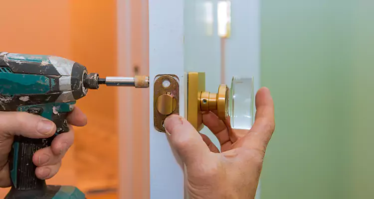 Broken Door Knob Fix in North Miami, FL