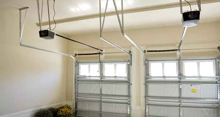 Residential Emergency Garage Door Repair in North Miami, FL